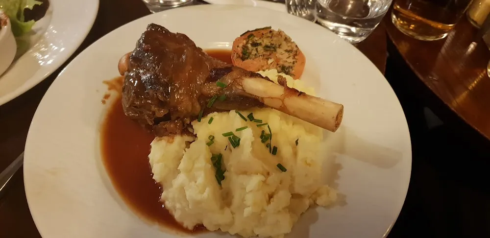 Souris d'agneau Et Écrasé de Pomme de Terre